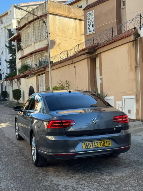 Volkswagen Passat 2018 Bleu motion
