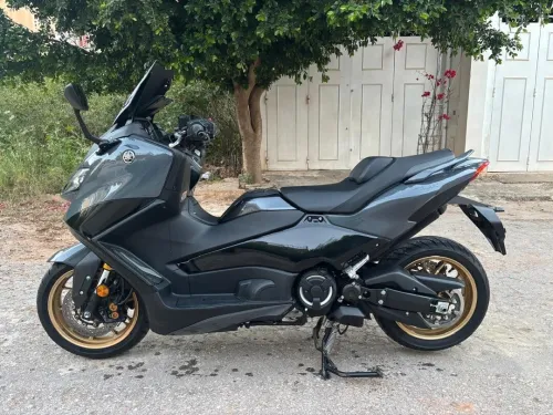 Yamaha Tmax 2022