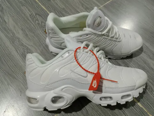 TN air max white