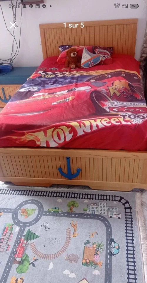 Lit en bois hêtre 1,20 et coffre à jouets 