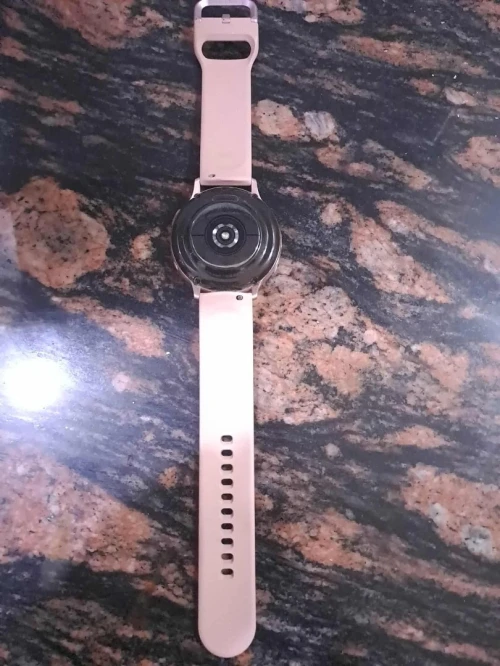 Galaxy watch active 2 nouvele bien etat 10/10 avec charger original
