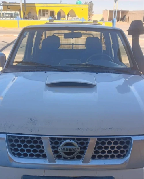 Nissan . 2008 