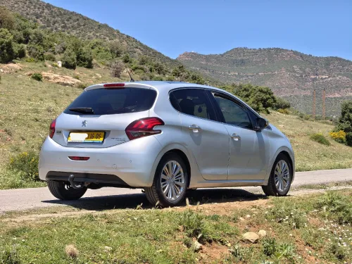Peugeot 208 2016 Allure Facelift