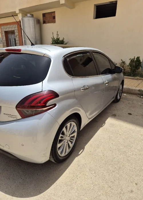 Peugeot 208 2016 Allure Facelift