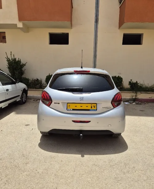 Peugeot 208 2016 Allure Facelift