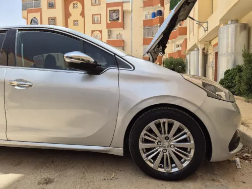 Peugeot 208 2016 Allure Facelift