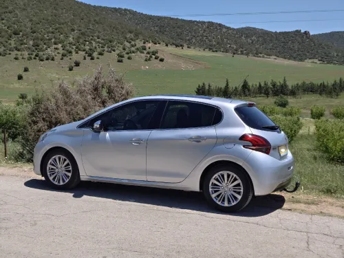 Peugeot 208 2016 Allure Facelift