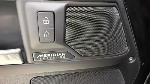 Land Rover DEFENDER P300 2026 X. DAYNAMIC BLACK