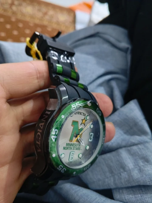 ساعة invicta