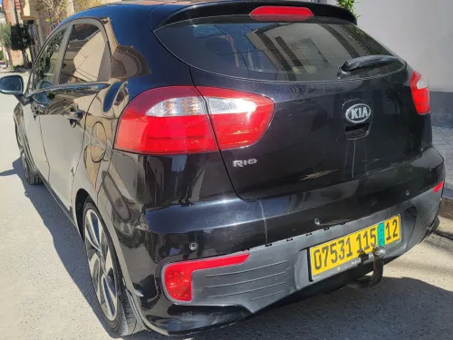 Kia Rio 5 portes 2015 Funny Facelift 