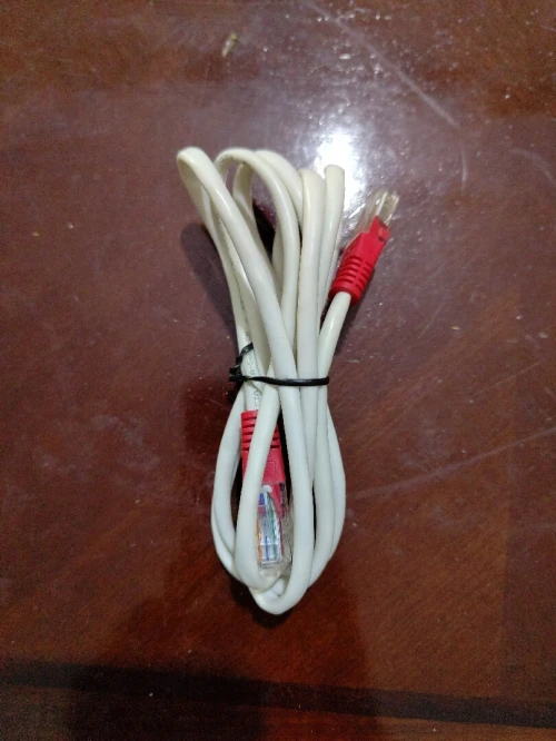 Plusieurs câble ethernet et fibre