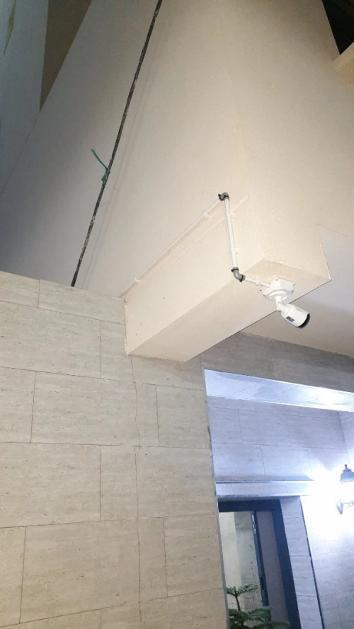 Installation des réseaux et des cameras de surveillance (intérieur & extérieur)