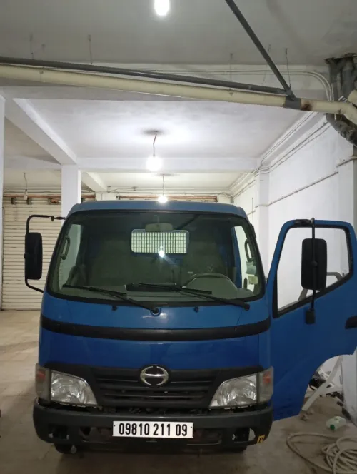 Hino 300 300 2011