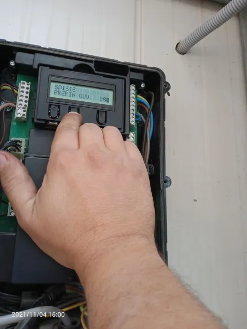 Reparation Maintenance installation Niveleur de quai    Guide roue    Butoir   Porte sectionnelle 