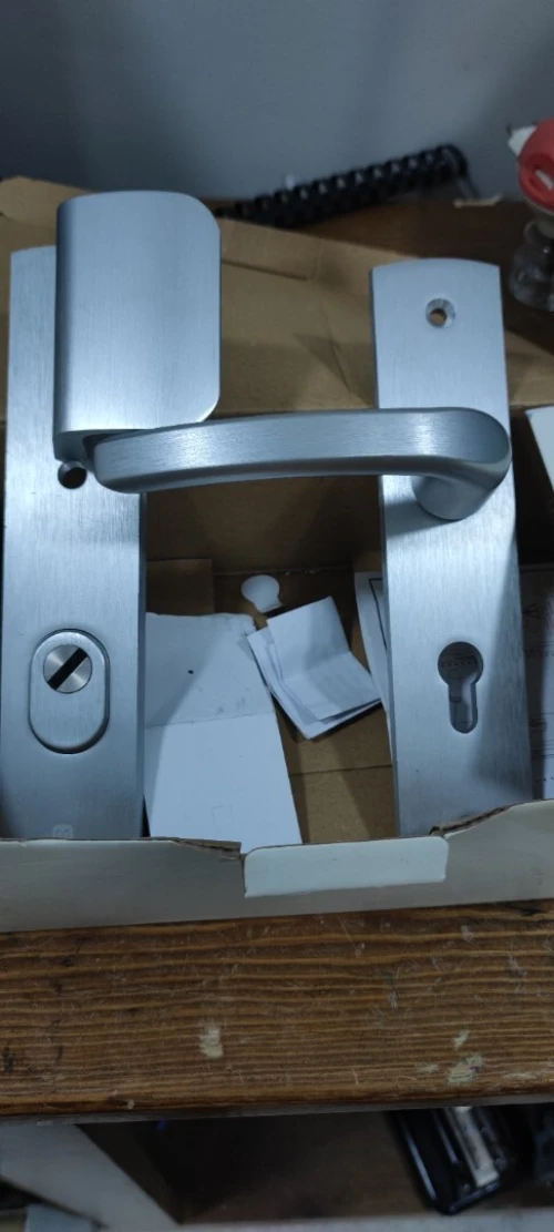 Ensemble poignée de porte sécurité marque Bricard Neuf