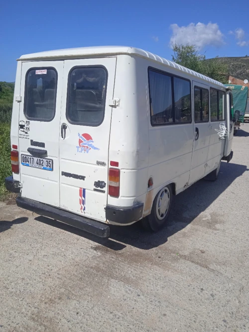 Peugeot carssan j9 2002