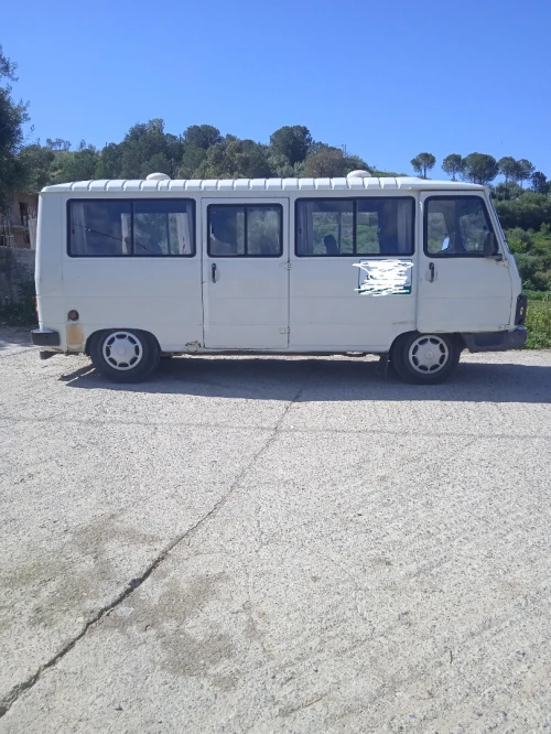Peugeot carssan j9 2002