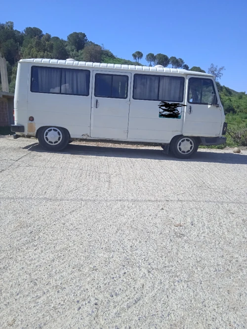Peugeot carssan j9 2002