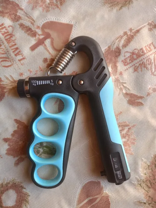 Hand Grip قابل للتعديل 5-150 كغ بحالة شبه جديدة