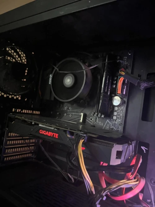 Full Pc For sell ( biskra ) ryzen 5 5600g , 1070 6gb , 16gb , 144hz