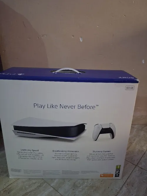 PS5 avec 2 manettes hawda Caba UK