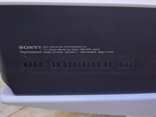 PS5 avec 2 manettes hawda Caba UK