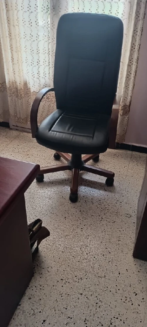 أثاث مكتب للبيع