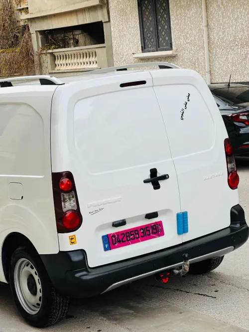 Peugeot Partner 2015 B9