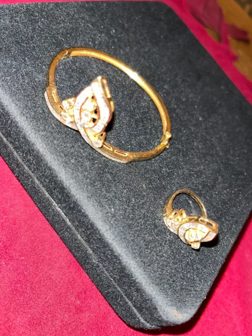 Bijoux différents