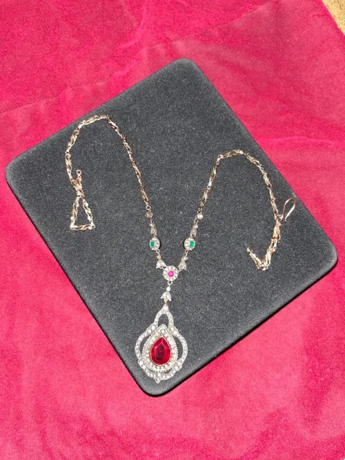 Collier avec pendentif