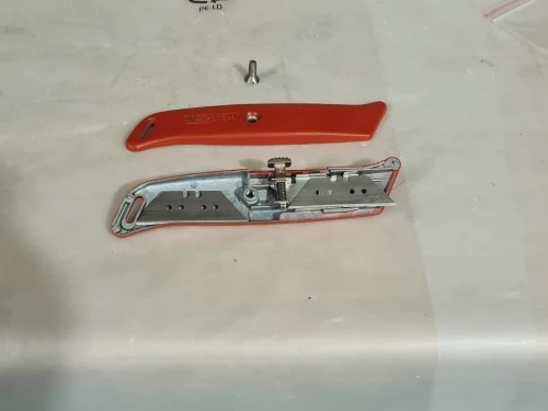 SAM 378-8 - Cutter Retractable Alliage Leger +5 lames (France)