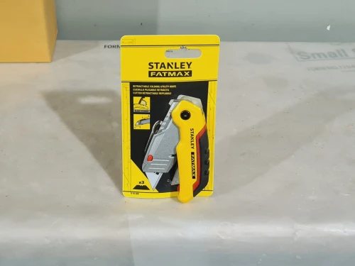Cuteur pliable à lame rétractable avec 3 lame - STANLEY FATMAX 0-10-825