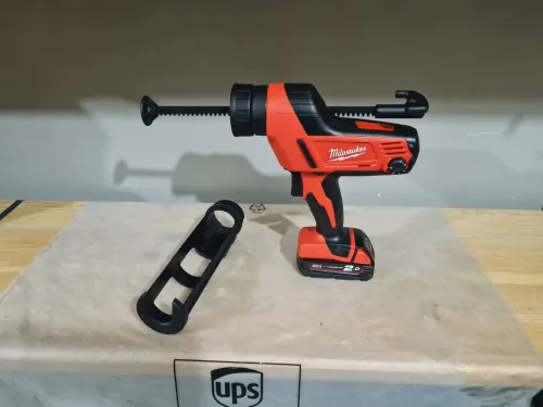 pistolet silicone / colle 18V 4500Nm MILWAUKEE C18 PCG-202B 310ml (2B+ch+sac)