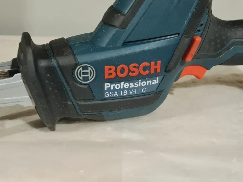 Scie sabre compact sans fil 18V - BOSCH GSA 18V-LI C (solo)