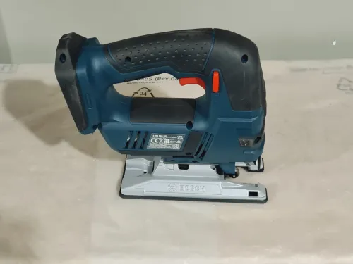 Scie sauteuse sans fil 120mm - BOSCH GST 18V-LI B SOLO (2024-Hungary)