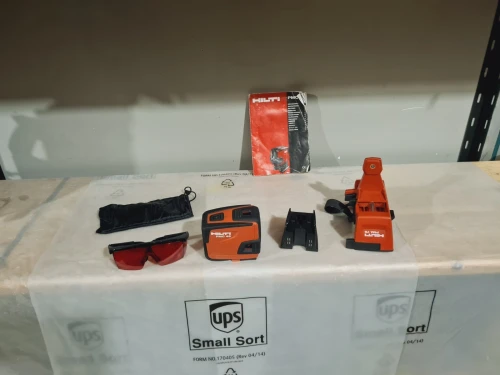 HILTI PMC 46 - laser rouge 2 linge et 3 points horizontale Vertical équerrage (Germany)