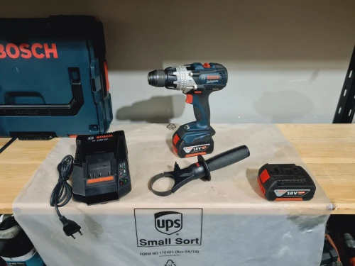 Visseuse perceuse à percussion puissante et robuste 18V 5.0Ah BOSCH GSB 18 VE-EC (BL) 