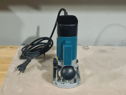 Défonceuse compact 850W VIRUTEX FR77C (Spain)