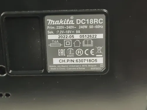 MAKITA DC18RC - Chargeur rapide de batterie 14.4-18V Li-Ion 9 Ampère (neuf)