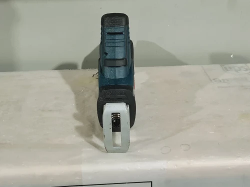 Scie sabre compact sans fil 18V - BOSCH GSA 18V-LI C (solo)