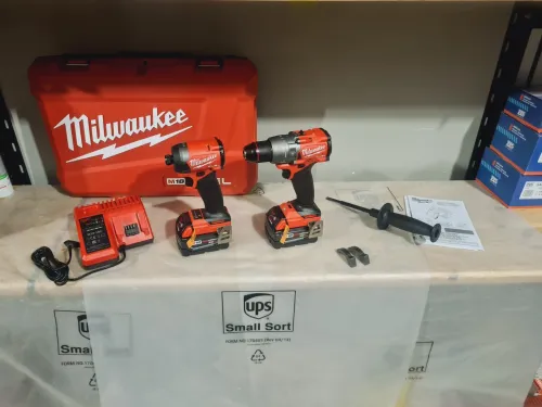 MILWAUKEE 3697-22 kit 2 machines 4ème génération perceuse + Visseuse à choc (USA-AutoStop)