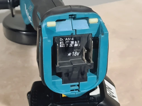 Meuleuse sans fil 125mm 18V 5.0Ah MAKITA DGA504 (BL-2021-Romania)