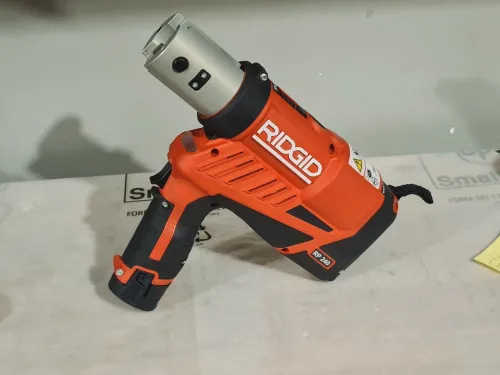 Sertisseuse pour connecteur de câble coaxial RIDGID RP 240 + JMA wireless (USA)