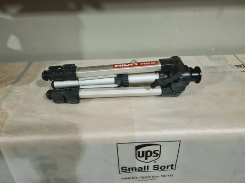 Trépied 1,6m pour les laser 3D - HILTI PMA 20 / china (filetage 1/4" et 5/8")