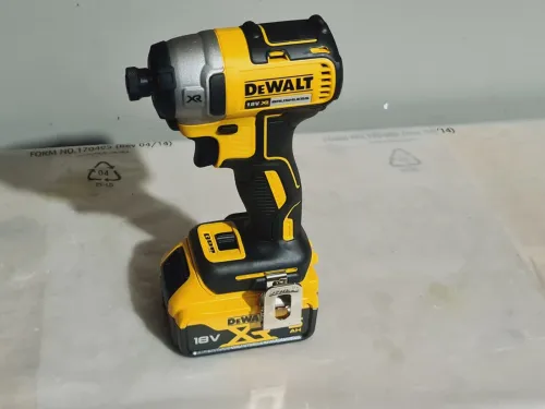 Visseuse à choc 3 mode 18V/2x5.0Ah - DEWALT DCF887 (BL-2025-Czech)