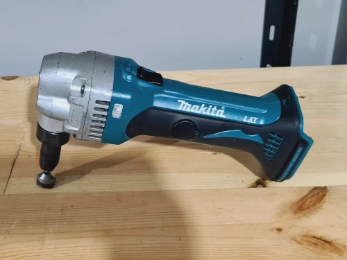 Grinoteuse sans fil MAKITA DJN161 SOLO (Japan)