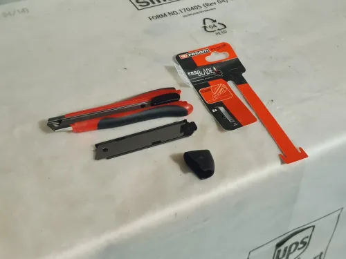 Cutter à lame sécable 18mm Facom 844-SE18 chariot inox +2 lame (France)