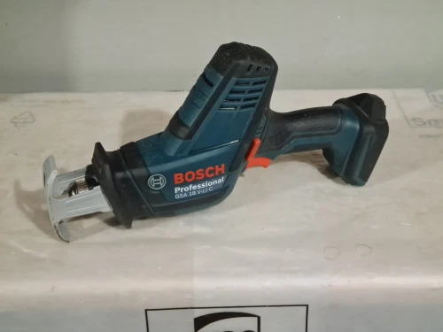 Scie sabre compact sans fil 18V - BOSCH GSA 18V-LI C (solo)
