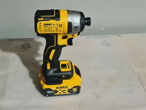 Visseuse à choc 3 mode 18V/2x5.0Ah - DEWALT DCF887 (BL-2025-Czech)