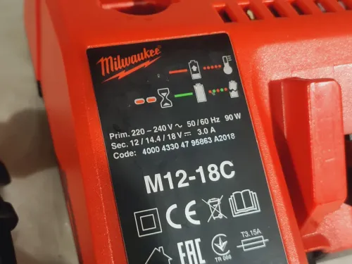 MILWAUKEE 3697-22 kit 2 machines 4ème génération perceuse + Visseuse à choc (USA-AutoStop)